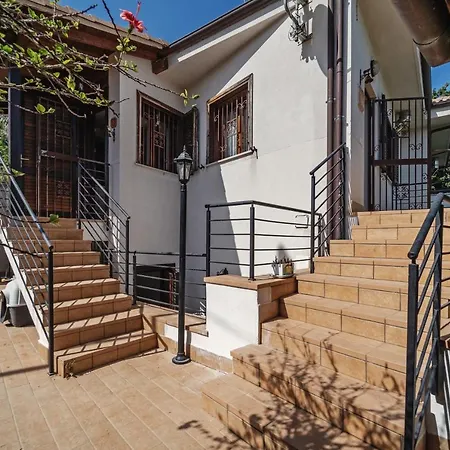 Mondello House 3 Bedrooms Holiday home *