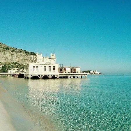 Villa Mondello, Blu Con Piscina
