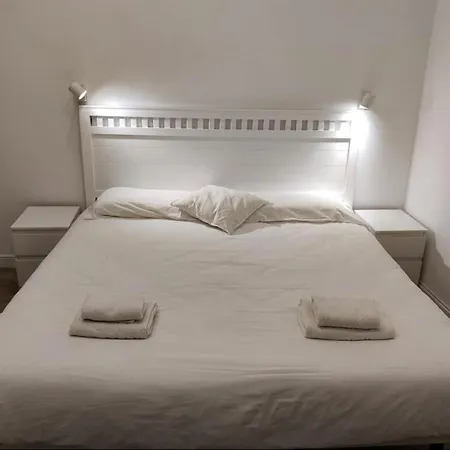 Oasis Apartment-open Minded Libertine Naturists Age 18-36 Hostal