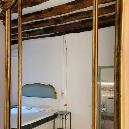 Apartment Calderai 82 1 E 2 *
