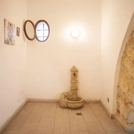 Domus Ameliae Cozy And Charming Apt At Cathedral Apartment *