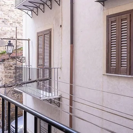 Apartment Domus Ameliae Cozy And Charming Apt At Cathedral