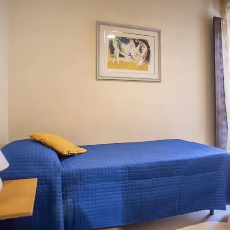 Domus Ameliae Cozy And Charming Apt At Cathedral Apartment