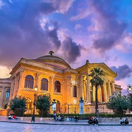 Merlo House - Inside The Historical Center Palermo