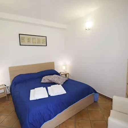 Vecchio Cortile Holidays Appartamento *