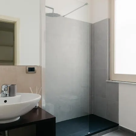 Casa Di Vetro *