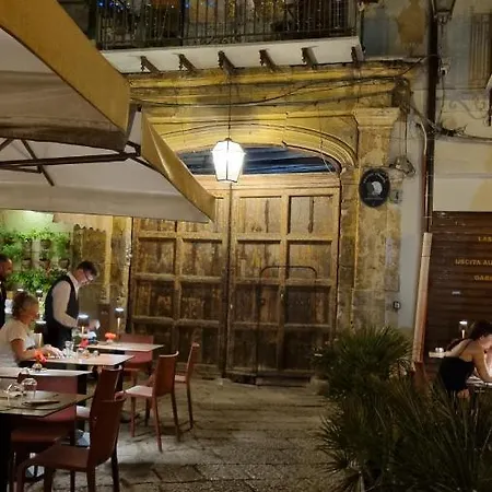 2 Sicilie And In Centro Apartment