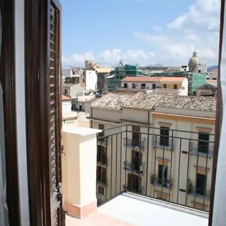 Apartment A Terrace In The Heart Of Palermo