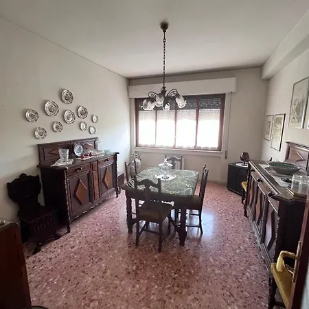 Friends House Homestay *
