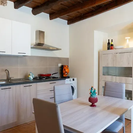 Calesi Apartment *
