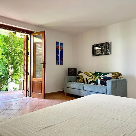 Saline - Luxury Garden Mondello Apartment Palermo