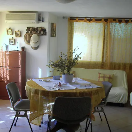 Aperitif - Happy Time - Naturist Culture Under 40 Tourists And Students - Free Bed For Volunteers Hostel *