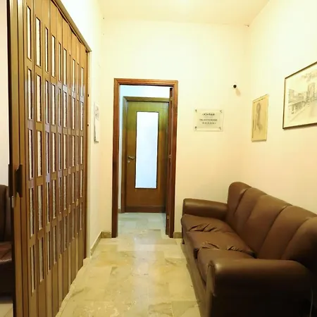 Hostel Aperitif - Happy Time - Naturist Culture Under 40 Tourists And Students - Free Bed For Volunteers *