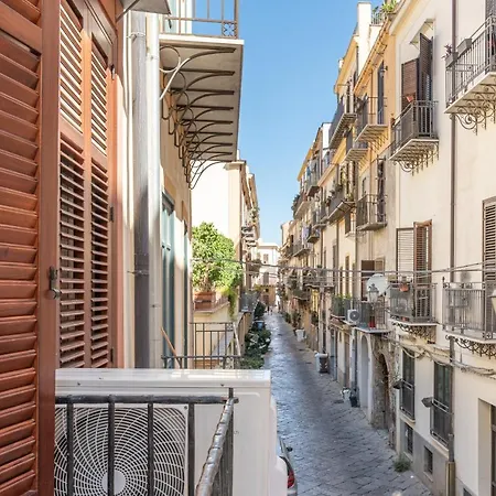 Vetriera 22 * Palermo