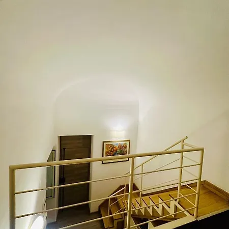 Albanese Apartment