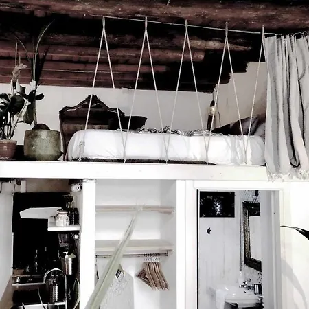 Bucrani Studio. Piccolo Loft Nel Centro Storico Di