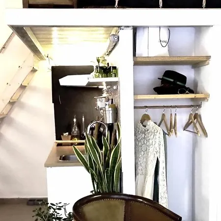 Apartment Bucrani Studio. Piccolo Loft Nel Centro Storico Di