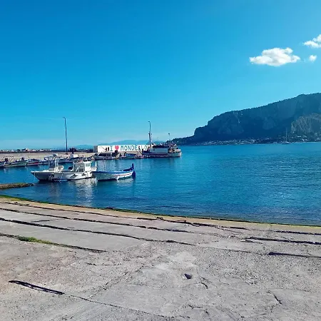 Zeus Mondello E Alloggio in famiglia Palermo