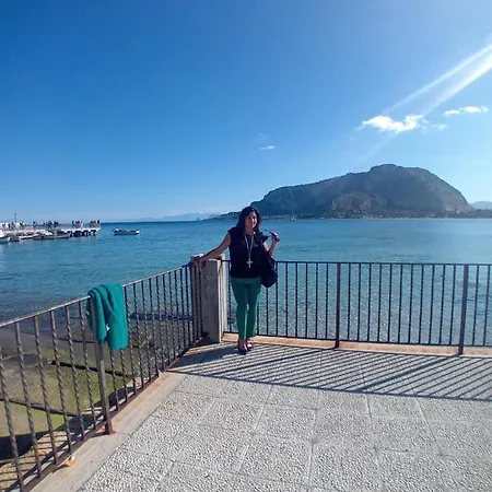 Alloggio in famiglia Zeus Mondello E
