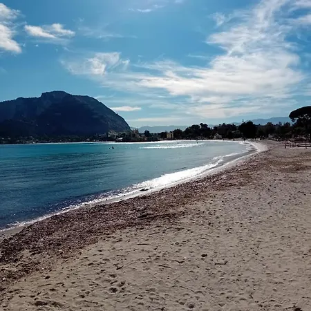 Alloggio in famiglia Zeus Mondello E