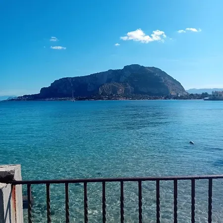 Zeus Mondello E Alloggio in famiglia