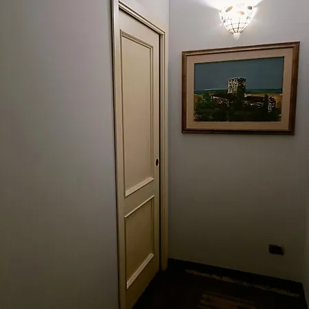Onoratocinque House *