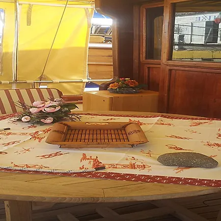 Hotel en barco Osman Aga Palermo