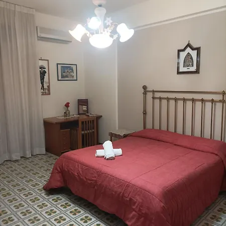 Alloggio in famiglia Signorile In Condominio Rallo