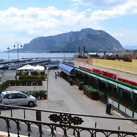 Holidays Apartment Mondello