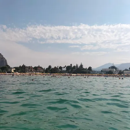 Garden House Mondello *