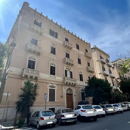 Intero In Centro Citta Via Liberta-piazza Croci-teatri Politeama E Massimo * Palermo