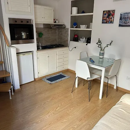 Intero In Centro Citta Via Liberta-piazza Croci-teatri Politeama E Massimo Palermo