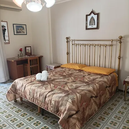 Alloggio in famiglia Signorile In Condominio Rallo