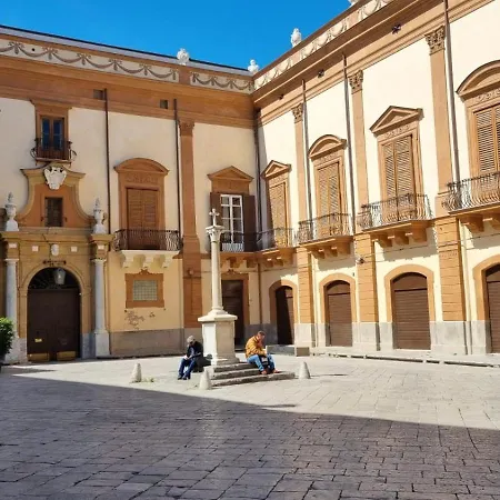 2 Sicilie And In Centro Apartment