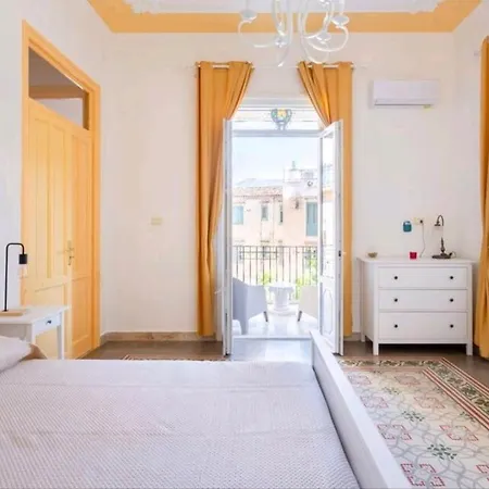 Casa vacanze Merlo House - Inside The Historical Center *