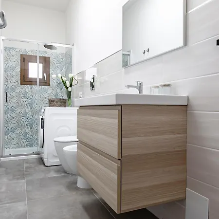 Palazzo Dei Normanni & Ballaro Roomy Modern X9 *