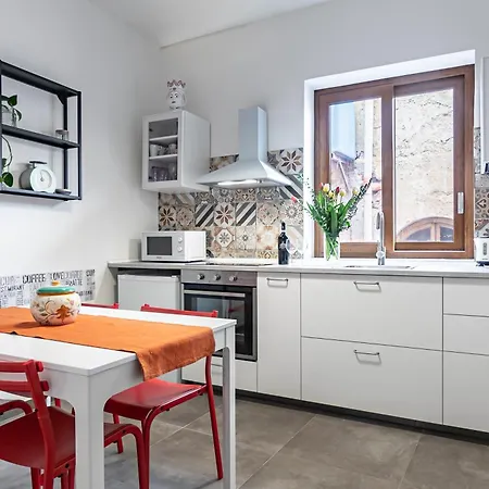 Palazzo Dei Normanni & Ballaro Roomy Modern X9 *