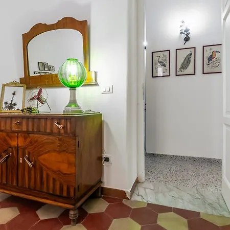 Apartment Near Palermo's Historic Heart - With Courtyard
