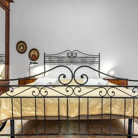 Near Palermo's Historic Heart - With Courtyard Apartment