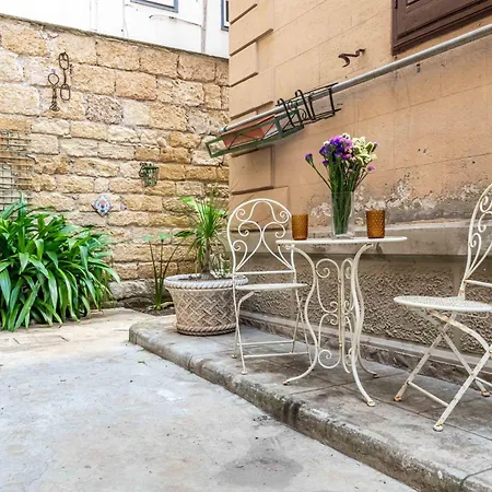 Apartment Near Palermo's Historic Heart - With Courtyard Palermo