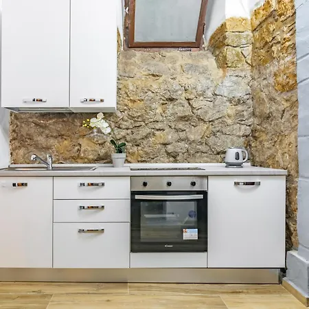 Stone Charisma: Lovely X6 Apartment Palermo