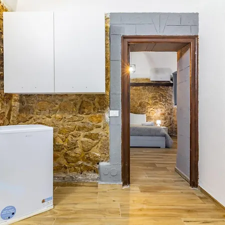 Stone Charisma: Lovely X6 Apartment *
