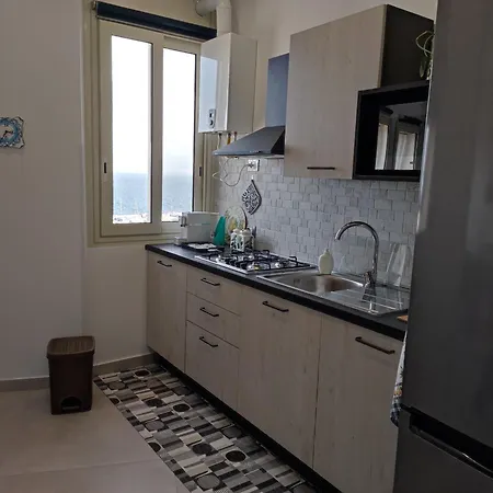 Rineddahouse Panoramico Vista Mare Con Parcheggio Privato Appartamento