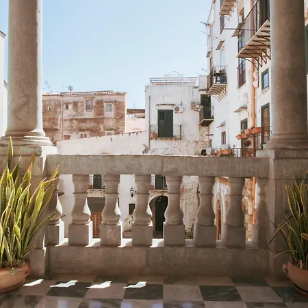 Palazzo Corvino Couette-café