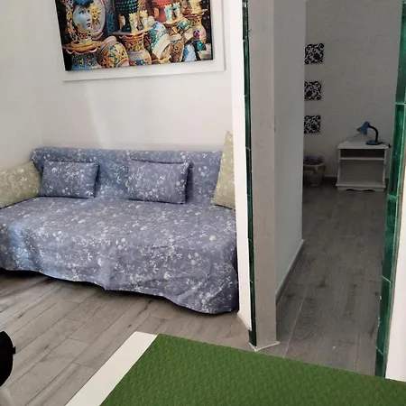 Appartamento Casetta Blu Mondello Zona Partanna *