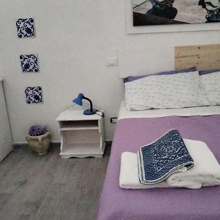 Casetta Blu Mondello Zona Partanna *