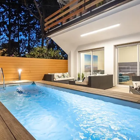Appartamento In Con Piscina Privata