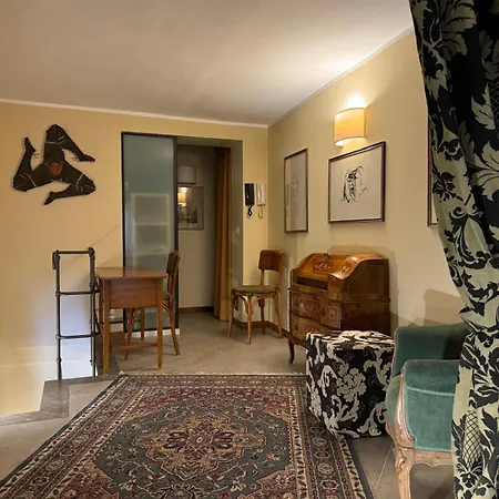 Apartment Voile Rouge