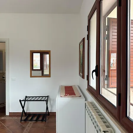 Sara Mondello Garden Level Apartment Palermo