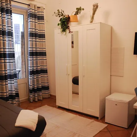 Le Finestre Su Ballaro Apartment